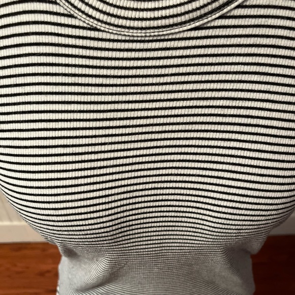 Essential Super Soft Tank Top - Picture 3 of 5